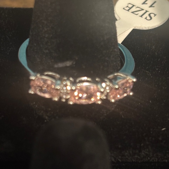 Elegant Silver and Pink Stone Ring - Picture 5 of 5